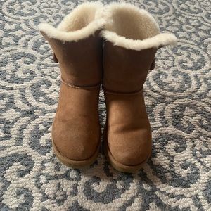 Ugg Bailey button short